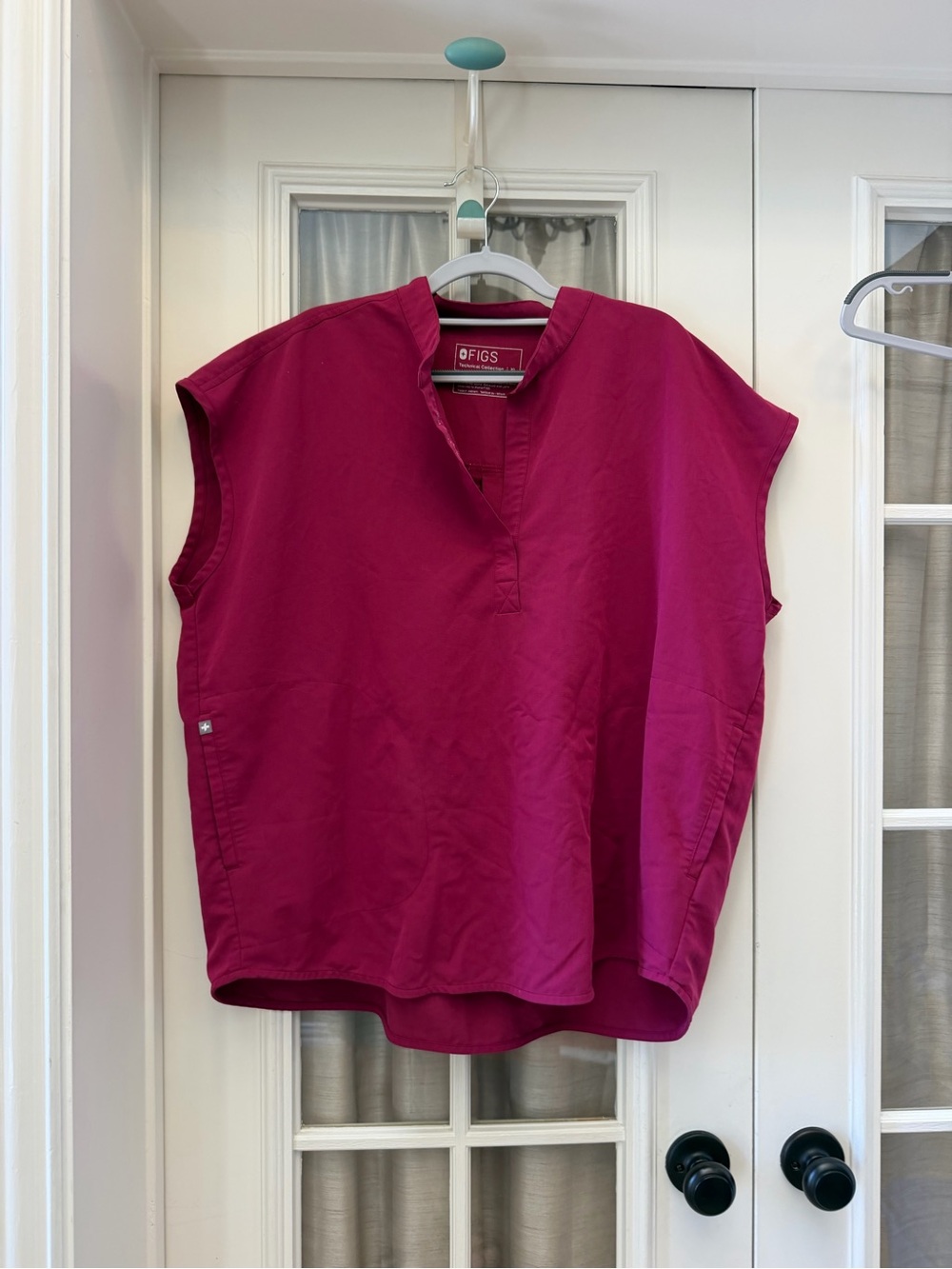 XL Figs Scrub Rafaela Dark Pink Raspberry Top EUC